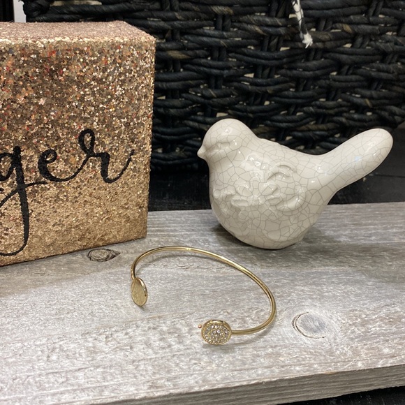 Beautiful Gold Tone Crystals Open Bracelet! - Picture 2 of 4